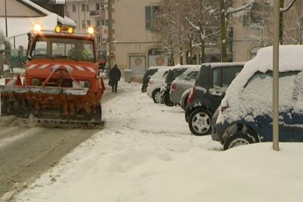 Le chasse-neige en action dans le Haut-Doubs.