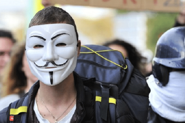 Le masque des Anonymous était présent chez les zadistes de Sivens