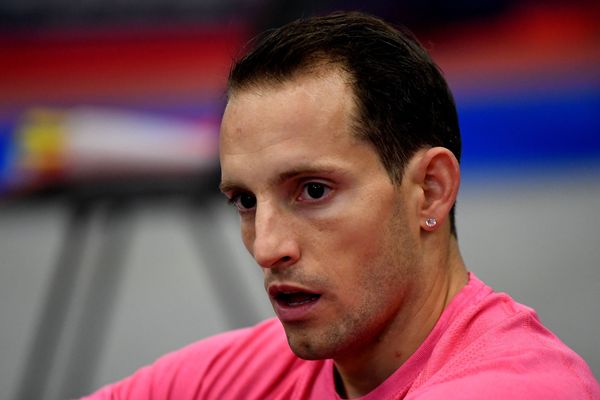 Détenteur du record du monde de saut à la perche en salle, avec 6,16m, Renaud Lavillenie répondra aux questions des internautes, le lundi 19 février, à 19H30, à l’occasion d’un Facebook Live sur la page de France 3 Auvergne.
