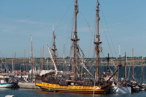 Le navire russe Shtandart lors des fêtes maritimes de Douarnenez, en juillet 2022 (photo d'illustration)