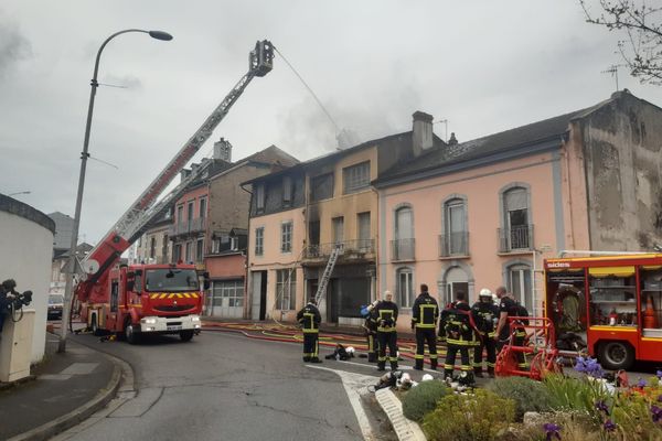 Incendie d'un immeuble dans le centre-ville de Tarbes.