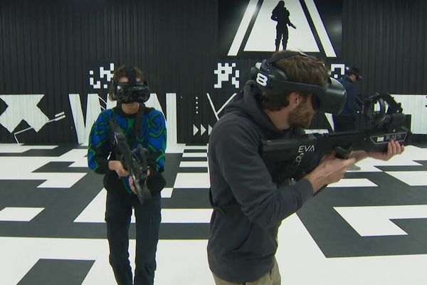 Une salle de e-sport en réalité virtuelle a ouvert à Clermont-Ferrand en octobre 2023.