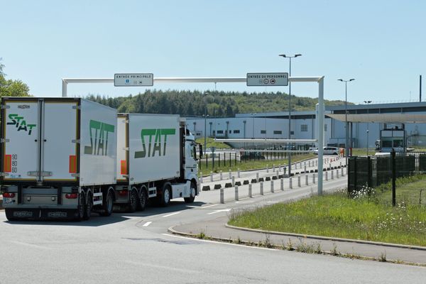 209 salariés, intérimaires et prestataires de l'abattoir de Kermené ont été testés, vendredi 15 mai : 63 nouveaux cas de contamination sont détectés. 