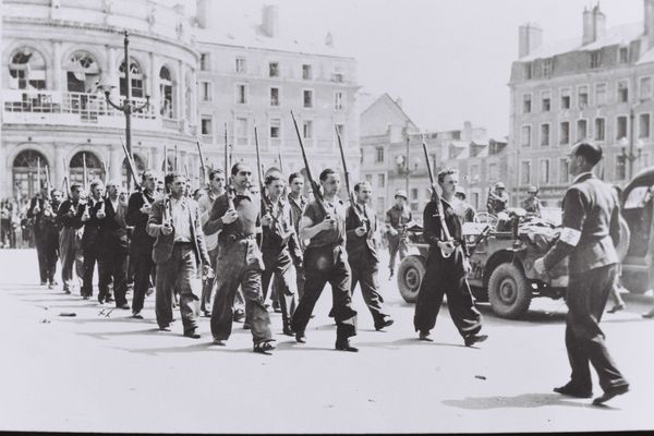 Rennes, le 4 aout 1944. Place de l'Hotel de Ville