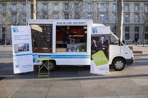 Un camion de l'Adie pendant la semaine du Microcrédit organisée en 2014.