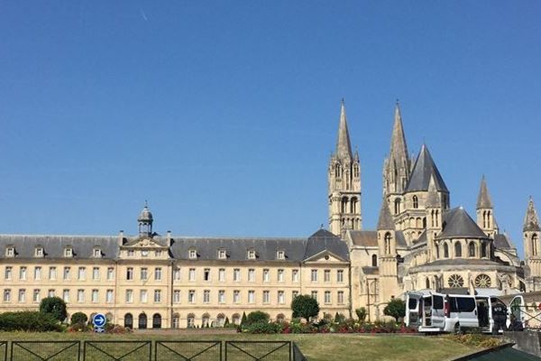 Devant l'hôtel de ville ce 9 juillet 2019