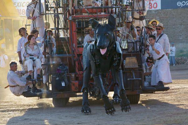 Samedi 24 septembre, le chien géant de Royal de Luxe va défiler dans Villeurbanne du haut de ses 4 mètres 40 de haut et ses 860 kilos.