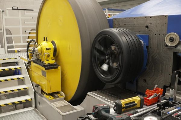 Michelin adapte ses pneus aux véhicules électriques.