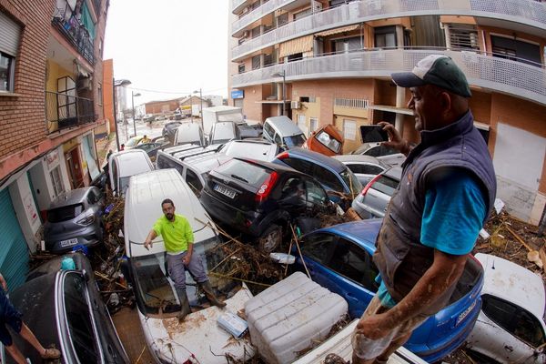 Selon un dernier bilan encore provisoire, au moins 158 personnes ont péri suite aux inondations, dans la région de Valence en Espagne.