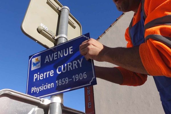 Deux panneaux "Pierre Curry" ont été installés récemment dans la commune de Carcassonne.