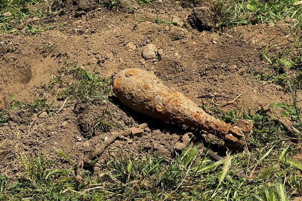 L'obus de 8 cm de large découvert ce mardi au parc Borely à Marseille est trop dégradé pour être transporté.