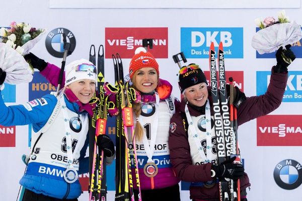 Gabriela Koukolova, Kaisa Makarainen et Marie Dorin Habert composent le podium à Oberhof le 6 janvier 2016.