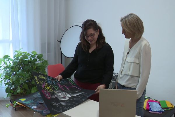 Hélène rencontre Nathalie pour une séance d'art thérapie.