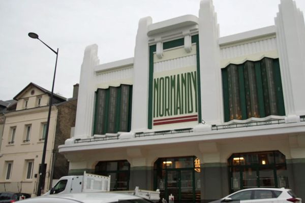 La façade Art Déco restaurée du music-hall du Havre, Normandy, boulevard Aristide Briand.