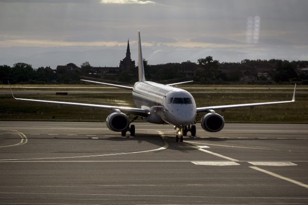 L'entreprise Aéroports de Lyon a indiqué à l'AFP qu'un accord de performance collective avait été signé avec les syndicats majoritaires CFDT et CFE-CGC pour une quarantaine de ruptures conventionnelles individuelles d'ici trois mois.