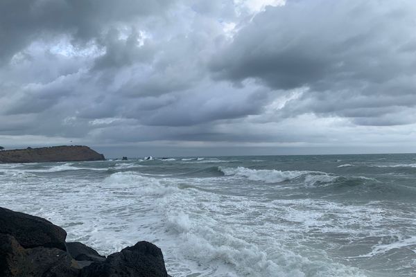 Attention à la houle ce samedi sur le littoral héraultais. Des vagues pouvant aller jusqu'à deux mètres et des rafales à 60 km/h sont annoncées pour toute la journée.