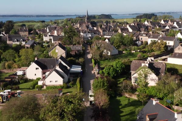 Confrontée à une crise du logement, la municipalité de l'île d'Arz a décidé de recourir à la majoration de la taxe d’habitation pour les résidences secondaires.