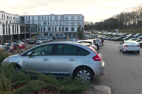 À la mi-avril, les parkings de la polyclinique de Limoges ne seront plus gratuits. Il faudra bientôt s’acquitter d’un ticket de stationnement pour laisser sa voiture le temps d’une consultation ou d’une hospitalisation.