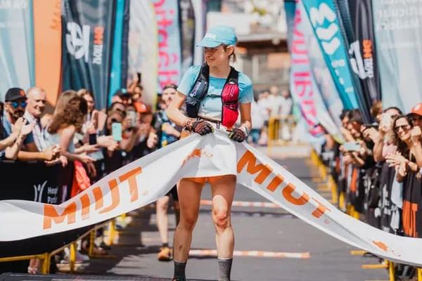 Manon Bohard remporte le 115 km du Miut 2023 au Portugal.