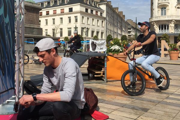 Le street art sous toutes ses formes sur la place du Martroi à Orléans