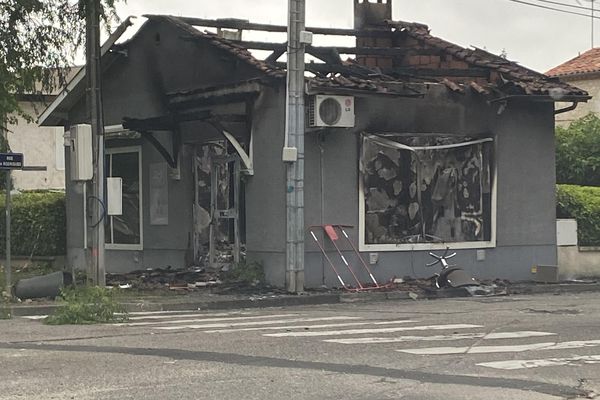 Un salon de coiffure situé dans le quartier Rodrigues, à Agen, incendié dans la nuit du 30 juin au 1er juillet 2023.