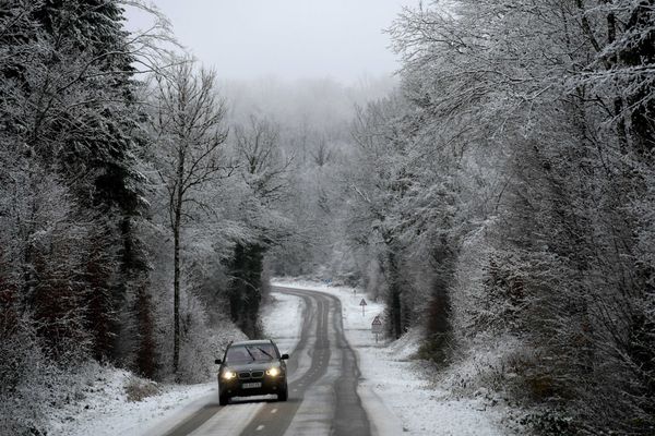 Neige dans les Monts du Jura (photos d'illustration)