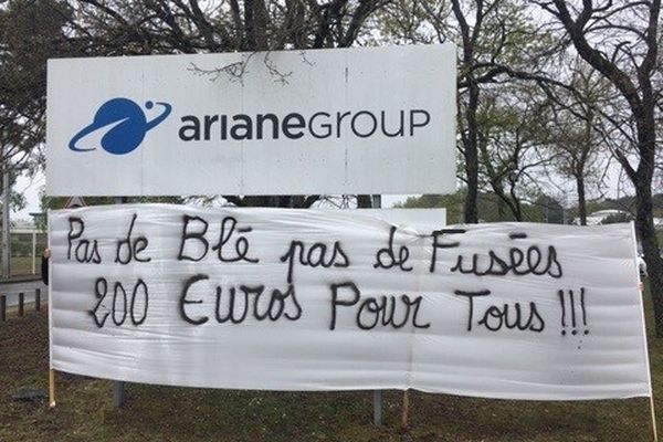 Des salariés d'ArianeGroup demandent une augmentation indexée sur l'inflation.