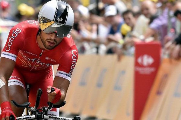 Nacer Bouhanni a ddû abandonner le Tour de France suite à une chute dans la cinquième étape entre Arras et Amiens.