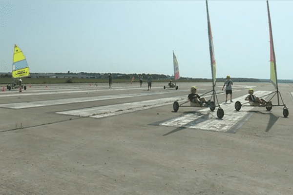 L'ancienne base militaire de Brétigny-sur-Orge (Essonne) accueille désormais des activités de char à voile.