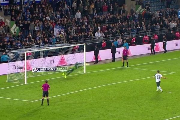 Lors de la séance de tirs au but contre Saint-Etienne, à la Meinau, le 25 octobre.