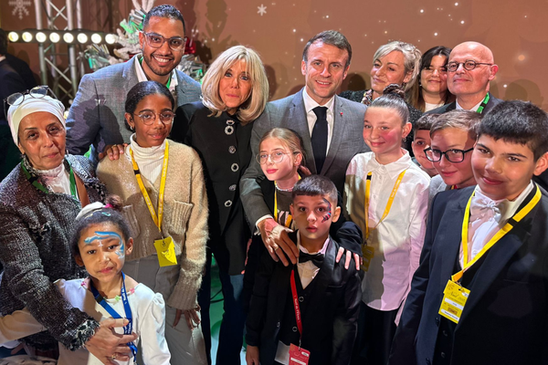 Le 13 décembre 2023, grâce à l'ADEPAPE 13 et l'OM, huit enfants placés de Marseille étaient invités au Palais de l'Elysée pour participer à l'arbre de Noël, en présence du couple présidentiel.