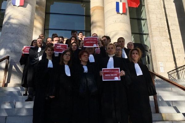 Les avocats du barreau de Rodez ont voté à l'unanimité la grève pour toutes les activités judiciaires.