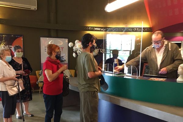 Les spectateurs à Gaillac ce lundi matin pour la première séance à l'ouverture du cinéma