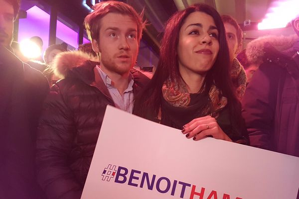 Des sympathisants pro-Benoît Hamon, dimanche soir, au QG du candidat à la primaire socialiste, à Paris.