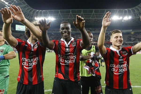 Mario Balotelli a marqué de son empreinte son premier match en France sous le maillot niçois avec un doublé qui a foudroyé Marseille (3-2).