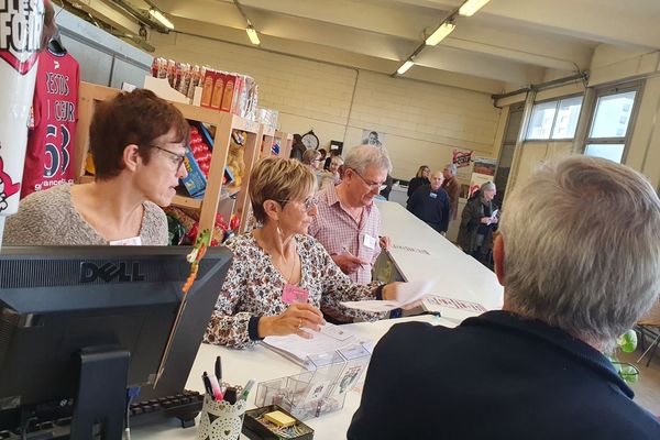 Le centre "Dunkerque" des restos du cœur à Clermont-Ferrand a ouvert ses portes, ce mardi 26 novembre, à l'occasion de la première journée de campagne d'hiver.