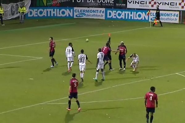 Le tournant du match : l'expulsion de Charley Fomen, qui a donné le pénalty de la victoire aux bretons