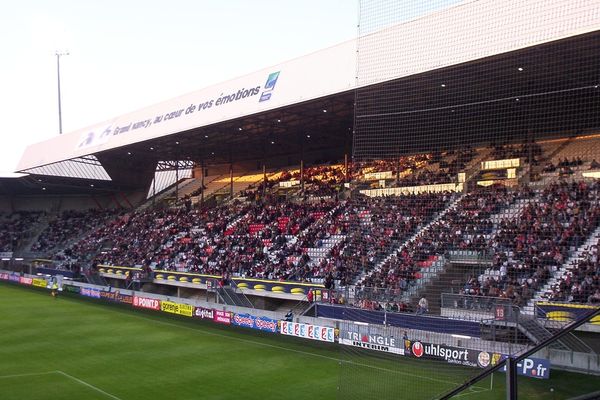 ASNL - Coucher de soleil sur la tribune ouest du Stade Marcel Picot de Nancy.