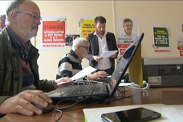 Ambiance le soir du 1er tour  à la permanence havraise du Parti Communiste