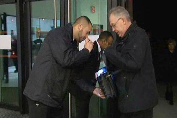 Une fouille minutieuse des sacs a lieu avant le concert au PMC
