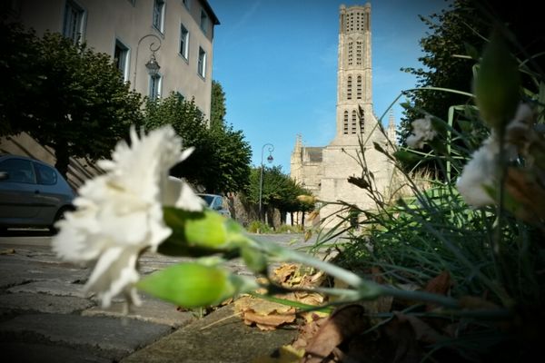 Jeudi 15 août, une grande parade de véhicules partira du Mas de l'Age à Couzeix et se rendra à Limoges en empruntant le parcours des fortifications. Ces véhicules d'époque s'arrêteront à la mairie de Limoges avant de se garer sur le parvis de la cathédrale Saint Etienne.