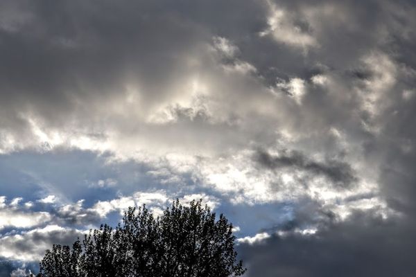 Les couleurs du ciel normand se partageront entre gris et bleu, ce samedi. 