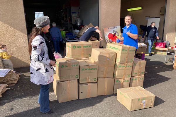 A Vic-le-Comte, dans le Puy-de-Dôme, la solidarité s'organise.