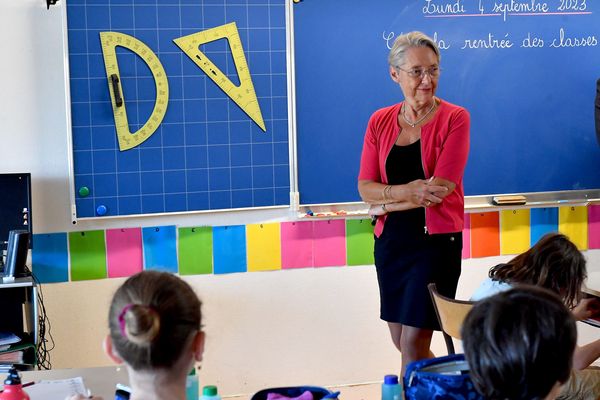 Pour faire l'aller-retour entre Paris et Rennes ce lundi 4 septembre 2023 afin d'assister à la rentrée scolaire, Elisabeth Borne et Gabril Attal ont pris l'avion.