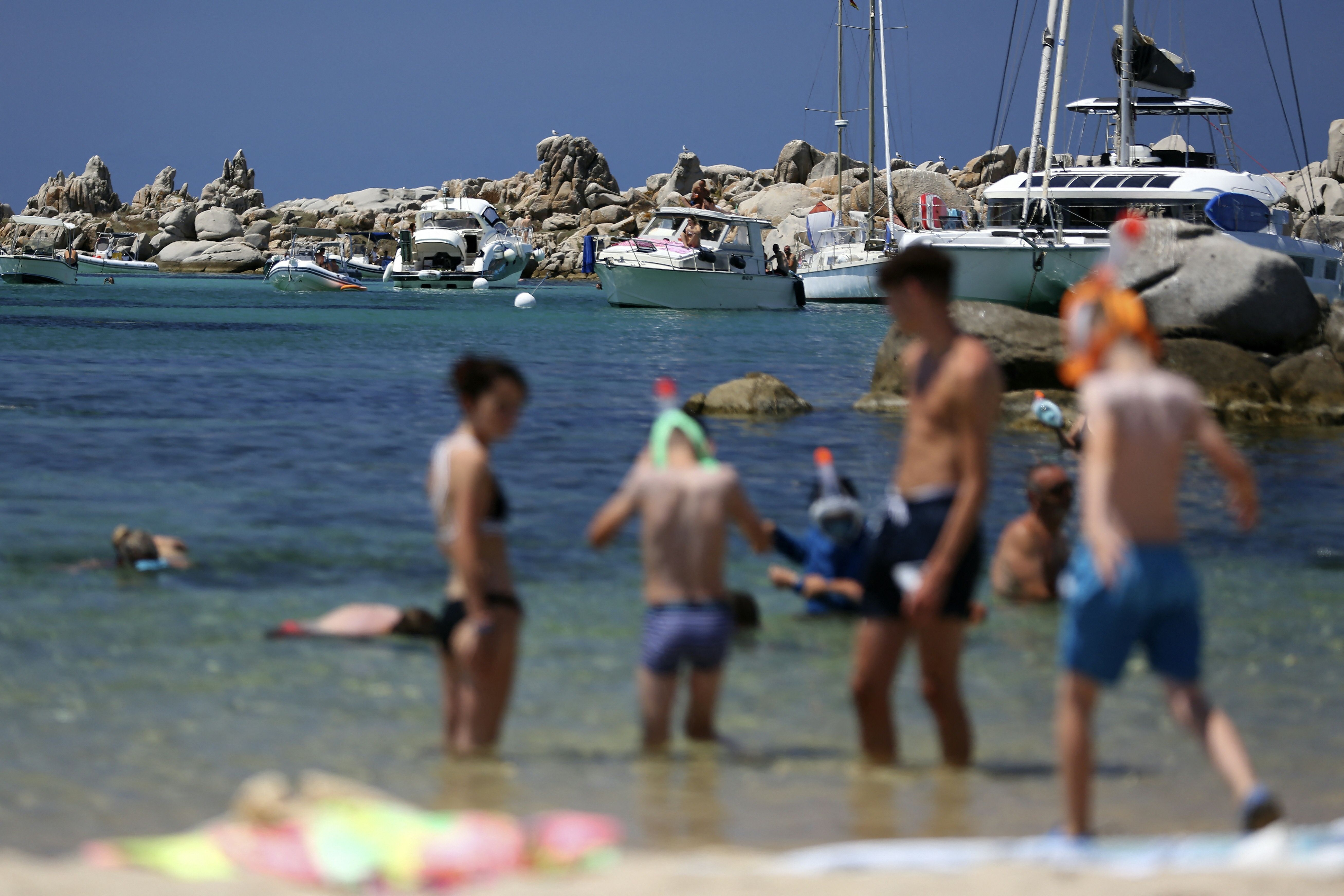 Composées de 23 îlots, les îles Lavezzi sont très populaires auprès des touristes.