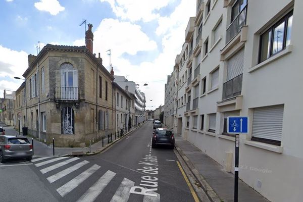 La violente agression s'est produite mercredi soir à Bordeaux, rue de Kater qui est mal éclairée la nuit.