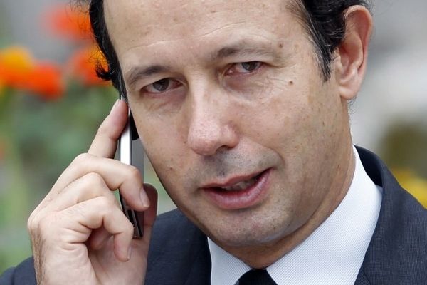 Louis Giscard d'Estaing s'éloigne un peu plus de l'UMP en créant son propre Think Tank : Les IDées et semble de plus en plus près de Jean-Louis Borloo.