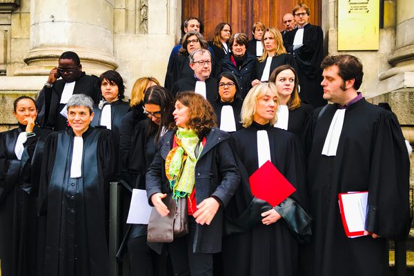 Des avocats manifestent le 15 février 2018 devant le palais de justice de Tulle pour protester contre le projet de réforme de Nicole Belloubet. 