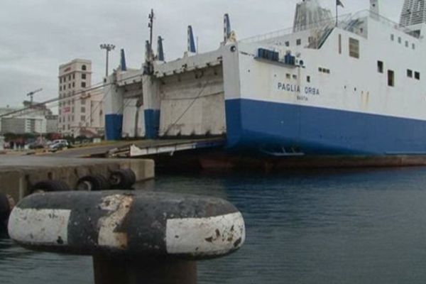 Le Paglia Orba toujours à quai dans le port de Marseille