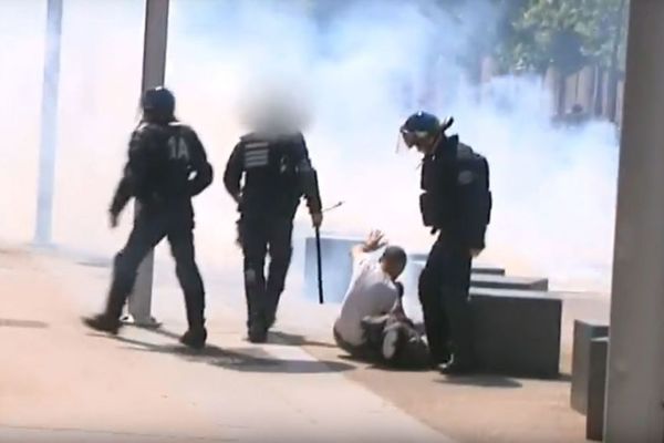 Les images filmées par notre équipe le 26 mai 2016 place Gardin à Caen lors d'une manifestation contre la loi travail.